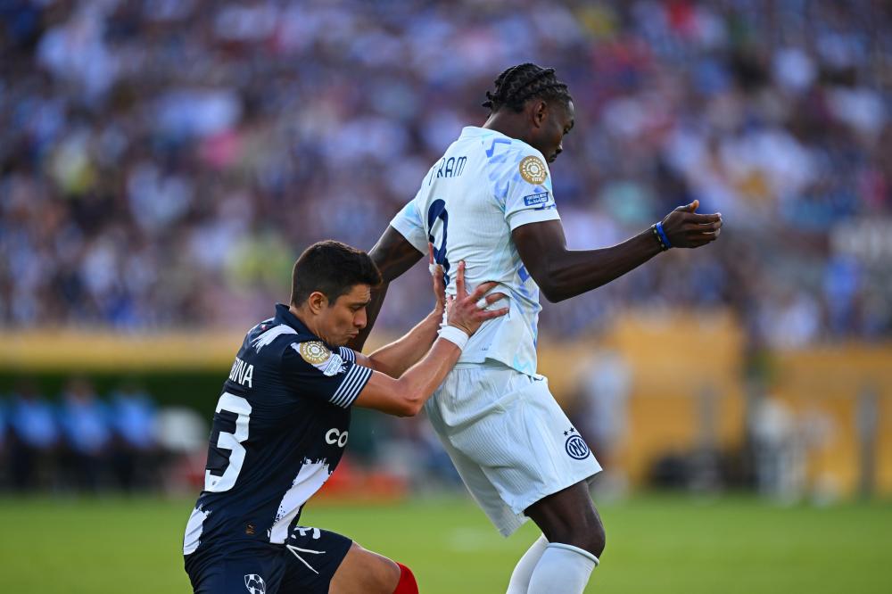 中国冰壶男队5-2轻取菲律宾：迎落选赛三连胜！对手遭压制提前认输